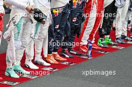 The drivers as the grid observes the national anthem. 02.10.2016. Formula 1 World Championship, Rd 16, Malaysian Grand Prix, Sepang, Malaysia, Sunday.
