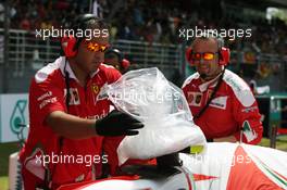 Ferrari put dry ice on the Ferrari SF16-H of Kimi Raikkonen (FIN) Ferrari on the grid. 02.10.2016. Formula 1 World Championship, Rd 16, Malaysian Grand Prix, Sepang, Malaysia, Sunday.