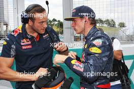 Max Verstappen (NLD) Red Bull Racing on the grid with Jake Aliker (GBR) Personal Trainer. 02.10.2016. Formula 1 World Championship, Rd 16, Malaysian Grand Prix, Sepang, Malaysia, Sunday.