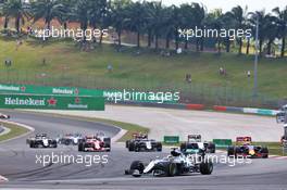 Lewis Hamilton (GBR) Mercedes AMG F1 W07 Hybrid leads at the start of the race. 02.10.2016. Formula 1 World Championship, Rd 16, Malaysian Grand Prix, Sepang, Malaysia, Sunday.