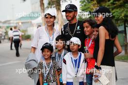 Lewis Hamilton (GBR) Mercedes AMG F1 with fans. 01.10.2016. Formula 1 World Championship, Rd 16, Malaysian Grand Prix, Sepang, Malaysia, Saturday.