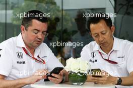 (L to R): Eric Boullier (FRA) McLaren Racing Director with Yusuke Hasegawa (JPN) Head of Honda F1 Programme. 29.09.2016. Formula 1 World Championship, Rd 16, Malaysian Grand Prix, Sepang, Malaysia, Thursday.