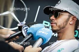 Lewis Hamilton (GBR) Mercedes AMG F1 with the media. 29.09.2016. Formula 1 World Championship, Rd 16, Malaysian Grand Prix, Sepang, Malaysia, Thursday.