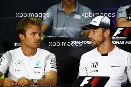 (L to R): Nico Rosberg (GER) Mercedes AMG F1 with Jenson Button (GBR) McLaren in the FIA Press Conference. 29.09.2016. Formula 1 World Championship, Rd 16, Malaysian Grand Prix, Sepang, Malaysia, Thursday.