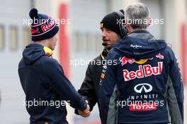 Daniil Kvyat (RUS), Red Bull Racing and a Pirelli technician 26.01.2016. Formula One Pirelli Wet Weather Testing, Paul Ricard, France. Tuesday.