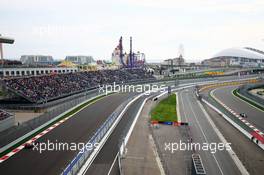 Carlos Sainz Jr (ESP) Scuderia Toro Rosso STR11 and Lewis Hamilton (GBR) Mercedes AMG F1 W07 Hybrid. 30.04.2016. Formula 1 World Championship, Rd 4, Russian Grand Prix, Sochi Autodrom, Sochi, Russia, Qualifying Day.