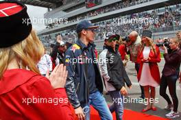 (L to R): Daniil Kvyat (RUS) Red Bull Racing with Sergio Perez (MEX) Sahara Force India F1 on the drivers parade. 01.05.2016. Formula 1 World Championship, Rd 4, Russian Grand Prix, Sochi Autodrom, Sochi, Russia, Race Day.