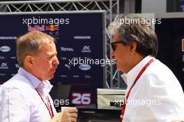 (L to R): Martin Brundle (GBR) Sky Sports Commentator with Pasquale Lattuneddu (ITA) of the FOM. 01.05.2016. Formula 1 World Championship, Rd 4, Russian Grand Prix, Sochi Autodrom, Sochi, Russia, Race Day.