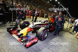 Max Verstappen (NLD) Red Bull Racing RB12 on the grid. 18.09.2016. Formula 1 World Championship, Rd 15, Singapore Grand Prix, Marina Bay Street Circuit, Singapore, Race Day.