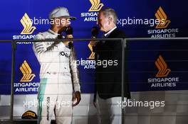 (L to R): Lewis Hamilton (GBR) Mercedes AMG F1 with Martin Brundle (GBR) Sky Sports Commentator on the podium. 18.09.2016. Formula 1 World Championship, Rd 15, Singapore Grand Prix, Marina Bay Street Circuit, Singapore, Race Day.