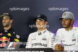 Qualifying top three in  the FIA Press Conference (L to R): Daniel Ricciardo (AUS) Red Bull Racing, second; Nico Rosberg (GER) Mercedes AMG F1, pole position; Lewis Hamilton (GBR) Mercedes AMG F1, third. 17.09.2016. Formula 1 World Championship, Rd 15, Singapore Grand Prix, Marina Bay Street Circuit, Singapore, Qualifying Day.
