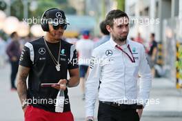 Lewis Hamilton (GBR) Mercedes AMG F1. 18.09.2016. Formula 1 World Championship, Rd 15, Singapore Grand Prix, Marina Bay Street Circuit, Singapore, Race Day.