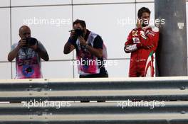 Sebastian Vettel (GER) Ferrari stopped in the second practice session. 25.11.2016. Formula 1 World Championship, Rd 21, Abu Dhabi Grand Prix, Yas Marina Circuit, Abu Dhabi, Practice Day.