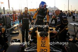 Jolyon Palmer (GBR) Renault Sport F1 Team   27.11.2016. Formula 1 World Championship, Rd 21, Abu Dhabi Grand Prix, Yas Marina Circuit, Abu Dhabi, Race Day.