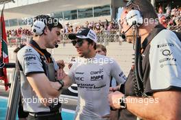 (L to R): Tim Wright (GBR) Sahara Force India F1 Team Race Engineer with Sergio Perez (MEX) Sahara Force India F1 and Tom McCullough (GBR) Sahara Force India F1 Team Chief Engineer on the grid. 27.11.2016. Formula 1 World Championship, Rd 21, Abu Dhabi Grand Prix, Yas Marina Circuit, Abu Dhabi, Race Day.