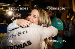 Nico Rosberg (GER) Mercedes AMG F1 celebrates his World Championship with his wife Vivian Rosberg (GER) and the team. 27.11.2016. Formula 1 World Championship, Rd 21, Abu Dhabi Grand Prix, Yas Marina Circuit, Abu Dhabi, Race Day.