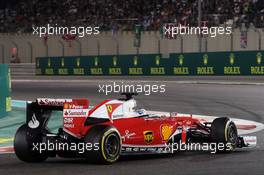 Sebastian Vettel (GER) Ferrari SF16-H. 27.11.2016. Formula 1 World Championship, Rd 21, Abu Dhabi Grand Prix, Yas Marina Circuit, Abu Dhabi, Race Day.
