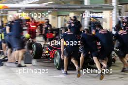 Red Bull Racing practices a pit stop. 24.11.2016. Formula 1 World Championship, Rd 21, Abu Dhabi Grand Prix, Yas Marina Circuit, Abu Dhabi, Preparation Day.