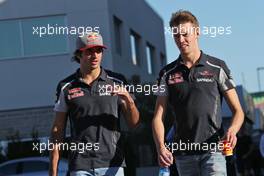 (L to R): Carlos Sainz Jr (ESP) Scuderia Toro Rosso with Daniil Kvyat (RUS) Scuderia Toro Rosso. 21.10.2016. Formula 1 World Championship, Rd 18, United States Grand Prix, Austin, Texas, USA, Practice Day.