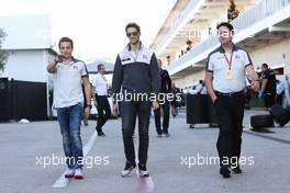 (L to R): Santino Ferrucci (USA) Haas F1 Team Development Driver with Romain Grosjean (FRA) Haas F1 Team and Dave O'Neill (GBR) Haas F1 Team Team Manager. 21.10.2016. Formula 1 World Championship, Rd 18, United States Grand Prix, Austin, Texas, USA, Practice Day.