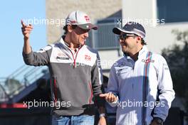 (L to R): Esteban Gutierrez (MEX) Haas F1 Team with Felipe Massa (BRA) Williams. 21.10.2016. Formula 1 World Championship, Rd 18, United States Grand Prix, Austin, Texas, USA, Practice Day.