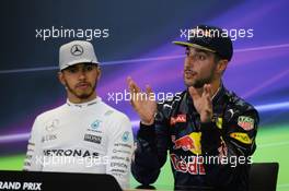 Daniel Ricciardo (AUS) Red Bull Racing with Lewis Hamilton (GBR) Mercedes AMG F1 in the FIA Press Conference. 23.10.2016. Formula 1 World Championship, Rd 18, United States Grand Prix, Austin, Texas, USA, Race Day.