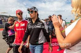 Sergio Perez (MEX) Sahara Force India F1 with Sebastian Vettel (GER) Ferrari on the drivers parade. 23.10.2016. Formula 1 World Championship, Rd 18, United States Grand Prix, Austin, Texas, USA, Race Day.