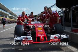 Ferrari SF16-H pushed by mechanics to scrutineering. 20.10.2016. Formula 1 World Championship, Rd 18, United States Grand Prix, Austin, Texas, USA, Preparation Day.