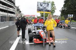 grid girl, Ben Barnicoat (GBR) HitechGP Dallara F312 – Mercedes-Benz,  14.05.2016. FIA F3 European Championship 2016, Round 3, Race 1, Pau, France