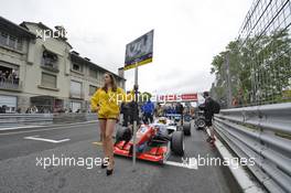 grid girl, Ben Barnicoat (GBR) HitechGP Dallara F312 – Mercedes-Benz,  14.05.2016. FIA F3 European Championship 2016, Round 3, Race 2, Pau, France