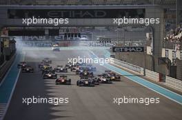 Race 2, Start of the race 27.11.2016. GP2 Series, Rd 11, Yas Marina Circuit, Abu Dhabi, UAE, Sunday.