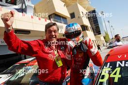 Race 2, Pepe Oriola (ESP) SEAT Leon, Team Craft-Bamboo LUKOIL race winner with his father 03.04.2016. TCR International Series, Rd 1, Sakhir, Bahrain, Sunday.