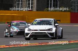 07.05.2016 - Race 2, Antti Buri (FIN) Volkswagen Golf Gti TCR, Leopard Racing leads Mat'o  Homola (SVK) Seat Leon, B3 Racing Team Hungary 05-07.05.2016 TCR International Series, Round 3, Spa Francochamps, Belgium