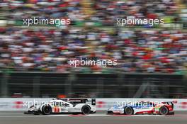 Romain Dumas (FRA) / Neel Jani (SUI) / Marc Lieb (GER) #02 Porsche Team Porsche 919 Hybrid leads Stefan Mucke (GER) / Oliver Pla (FRA) #66 Ford Chip Ganassi Team UK Ford GT. 03.09.2016. FIA World Endurance Championship, Rd 5, 6 Hours of Mexico, Mexico City, Mexico.