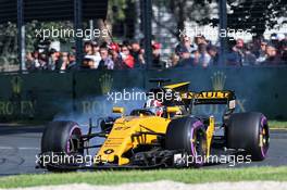 Nico Hulkenberg (GER) Renault Sport F1 Team RS17 locks up under braking. 26.03.2017. Formula 1 World Championship, Rd 1, Australian Grand Prix, Albert Park, Melbourne, Australia, Race Day.