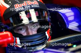 Daniil Kvyat (RUS) Scuderia Toro Rosso STR12. 25.03.2017. Formula 1 World Championship, Rd 1, Australian Grand Prix, Albert Park, Melbourne, Australia, Qualifying Day.