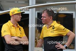 Nico Hulkenberg (GER) Renault Sport F1 Team and Alan Permane (GBR) Renault Sport F1 Team Trackside Operations Director  07.07.2017. Formula 1 World Championship, Rd 9, Austrian Grand Prix, Spielberg, Austria, Practice Day.