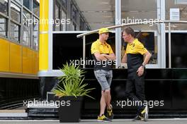 Nico Hulkenberg (GER) Renault Sport F1 Team and Alan Permane (GBR) Renault Sport F1 Team Trackside Operations Director  07.07.2017. Formula 1 World Championship, Rd 9, Austrian Grand Prix, Spielberg, Austria, Practice Day.