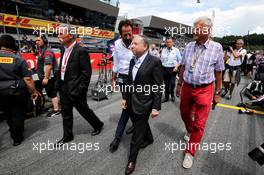 Jean Todt (FRA) FIA President with Chase Carey (USA) Formula One Group Chairman on the grid. 09.07.2017. Formula 1 World Championship, Rd 9, Austrian Grand Prix, Spielberg, Austria, Race Day.