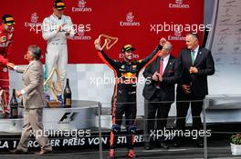 Daniel Ricciardo (AUS) Red Bull Racing celebrates his third position on the podium. 09.07.2017. Formula 1 World Championship, Rd 9, Austrian Grand Prix, Spielberg, Austria, Race Day.