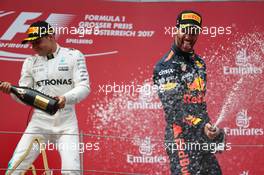 Valtteri Bottas (FIN) Mercedes AMG F1 W08 and Daniel Ricciardo (AUS) Red Bull Racing RB13. 09.07.2017. Formula 1 World Championship, Rd 9, Austrian Grand Prix, Spielberg, Austria, Race Day.
