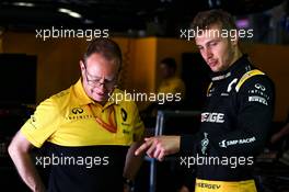 (L to R): Mark Slade (GBR) Renault Sport F1 Team Race Engineer with Sergey Sirotkin (RUS) Renault Sport F1 Team Third Driver. 06.07.2017. Formula 1 World Championship, Rd 9, Austrian Grand Prix, Spielberg, Austria, Preparation Day.