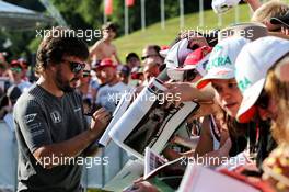 Fernando Alonso (ESP) McLaren with fans. 06.07.2017. Formula 1 World Championship, Rd 9, Austrian Grand Prix, Spielberg, Austria, Preparation Day.