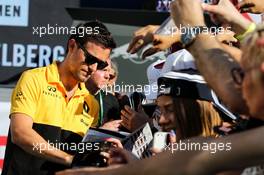 Jolyon Palmer (GBR) Renault Sport F1 Team signs autographs for the fans. 06.07.2017. Formula 1 World Championship, Rd 9, Austrian Grand Prix, Spielberg, Austria, Preparation Day.