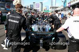 Lewis Hamilton (GBR) Mercedes AMG F1 W08 on the grid. 25.06.2017. Formula 1 World Championship, Rd 8, Azerbaijan Grand Prix, Baku Street Circuit, Azerbaijan, Race Day.
