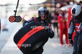 Haas F1 Team practices a pit stop. 02.03.2017. Formula One Testing, Day Four, Barcelona, Spain. Thursday.