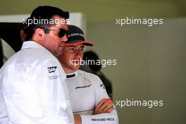 (L to R): Eric Boullier (FRA) McLaren Racing Director with Stoffel Vandoorne (BEL) McLaren. 14.04.2017. Formula 1 World Championship, Rd 3, Bahrain Grand Prix, Sakhir, Bahrain, Practice Day
