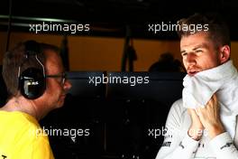 Nico Hulkenberg (GER) Renault Sport F1 Team with Mark Slade (GBR) Renault Sport F1 Team Race Engineer. 14.04.2017. Formula 1 World Championship, Rd 3, Bahrain Grand Prix, Sakhir, Bahrain, Practice Day