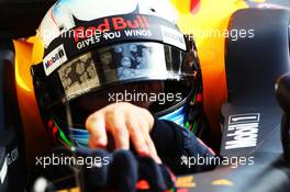 Daniel Ricciardo (AUS) Red Bull Racing RB13. 14.04.2017. Formula 1 World Championship, Rd 3, Bahrain Grand Prix, Sakhir, Bahrain, Practice Day