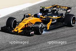 Jolyon Palmer (GBR) Renault Sport F1 Team RS17 locks up under braking. 14.04.2017. Formula 1 World Championship, Rd 3, Bahrain Grand Prix, Sakhir, Bahrain, Practice Day